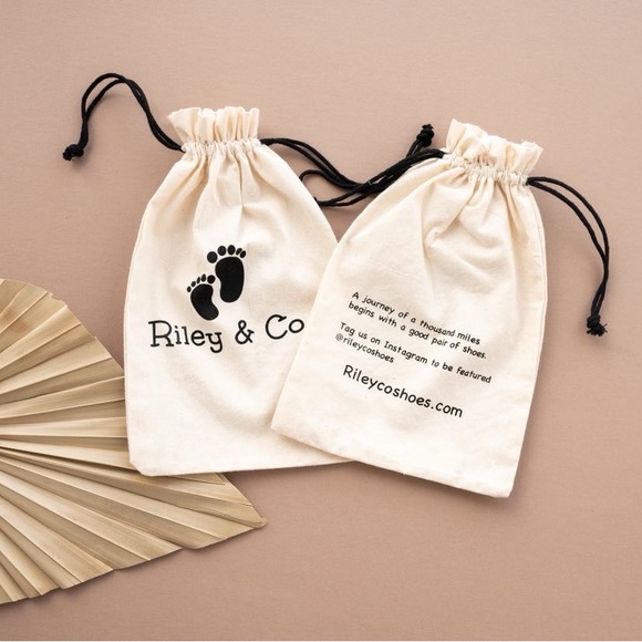 Riley T-Straps - Scalloped - Gold - Picture 11 of 11